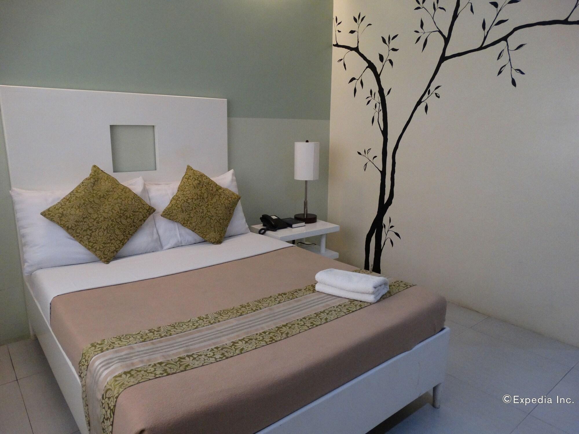 Empire Suites Hotel Puerto Princesa Exterior foto