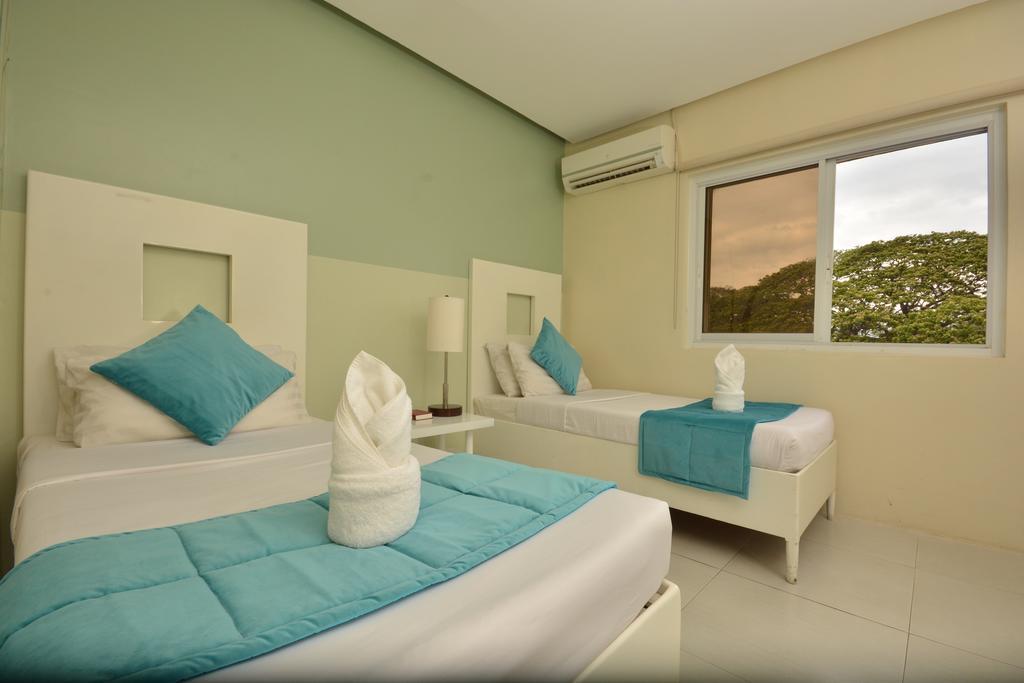 Empire Suites Hotel Puerto Princesa Exterior foto